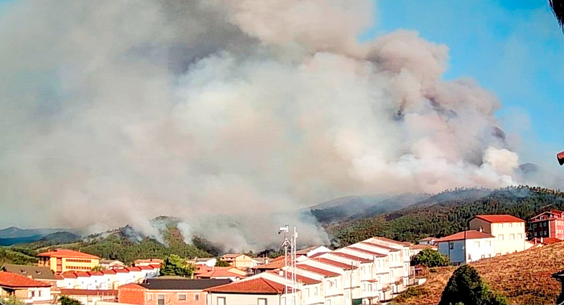 Extremadura pide ayuda a la UME: el incendio está fuera de control