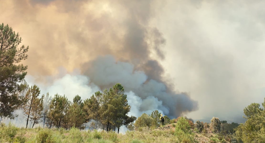 Nuevos desalojos a causa del incendio en el norte extremeño