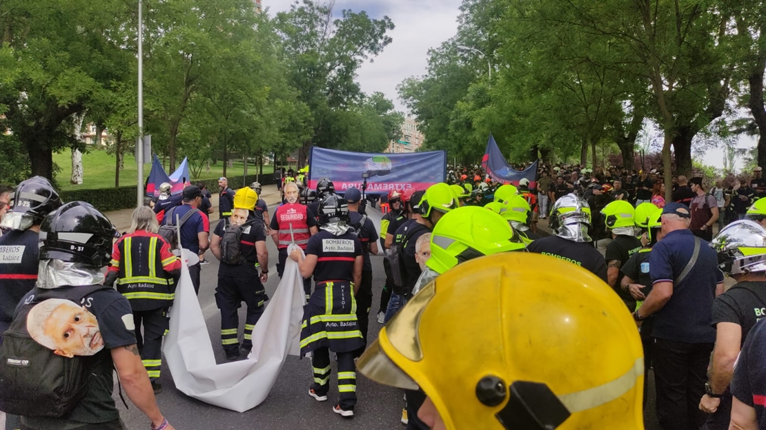 Más de 5000 bomberos se manifiestan en Madrid para reclamar una Ley Marco estatal