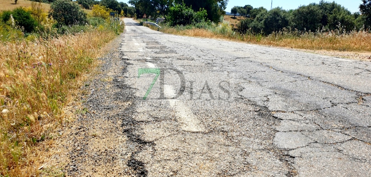 Baches y una carretera sin terminar: el reclamo de los vecinos de Logrosán (CC)