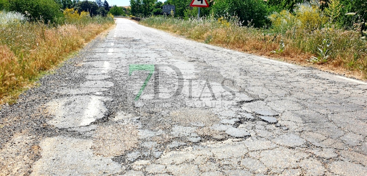 Baches y una carretera sin terminar: el reclamo de los vecinos de Logrosán (CC)