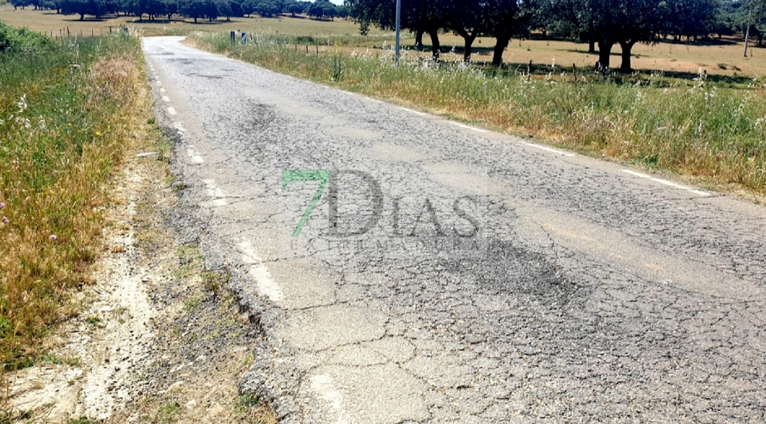 Baches y una carretera sin terminar: el reclamo de los vecinos de Logrosán (CC)