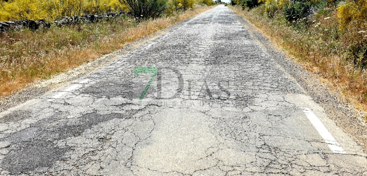 Baches y una carretera sin terminar: el reclamo de los vecinos de Logrosán (CC)