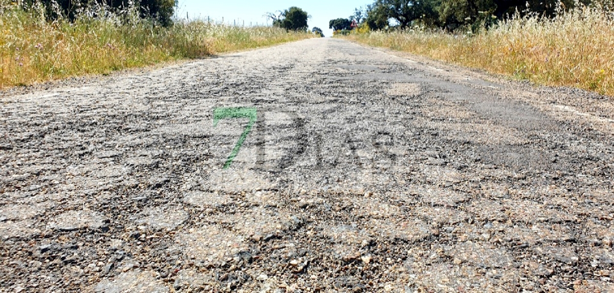 Baches y una carretera sin terminar: el reclamo de los vecinos de Logrosán (CC)