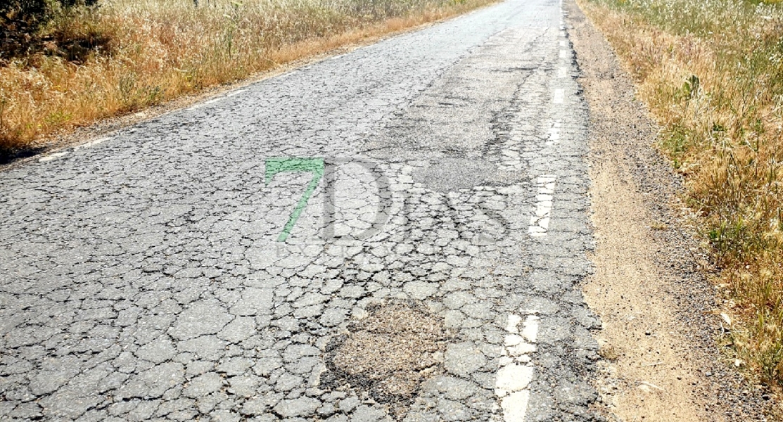 Baches y una carretera sin terminar: el reclamo de los vecinos de Logrosán (CC)