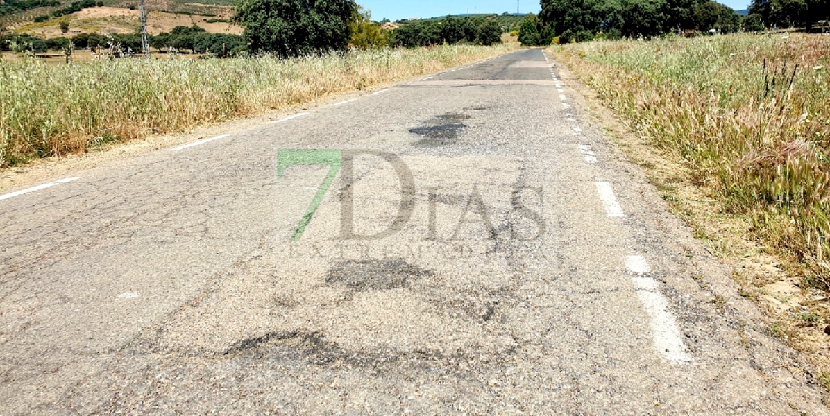 Baches y una carretera sin terminar: el reclamo de los vecinos de Logrosán (CC)