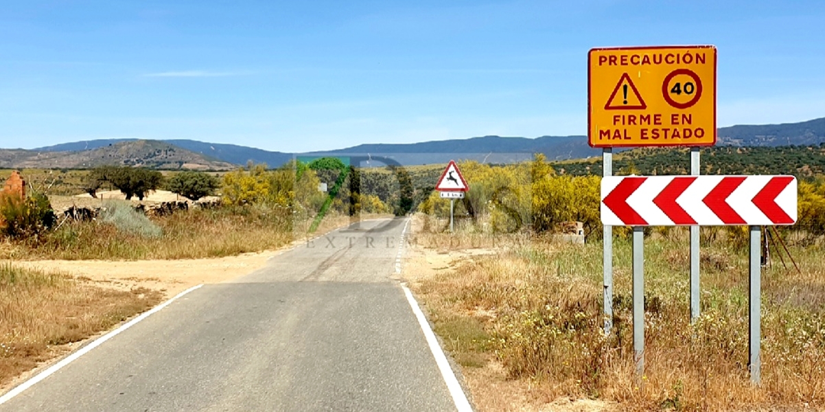 Baches y una carretera sin terminar: el reclamo de los vecinos de Logrosán (CC)