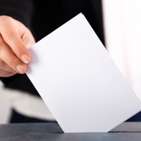 Empleados públicos de Extremadura cobran antes este mes: ¿se considera compra de votos?