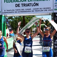 Capex y CN Cáceres Los Delfines campeones de Extremadura de Triatlón CRE