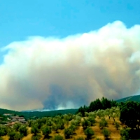 INCENDIO PINOFRANQUEADO: Confinan Ovejuela y desalojan un campamento con 20 personas