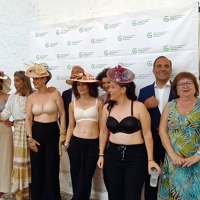 Mujeres protagonistas de un desfile de lencería y ropa de baño para visibilizar el cáncer de mama