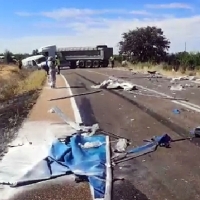 Accidente múltiple entre dos camiones, dos coches y una furgoneta en la EX-206