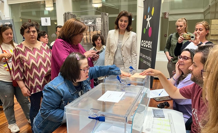 Simulacro electoral destinado a personas con discapacidad cognitiva en Extremadura