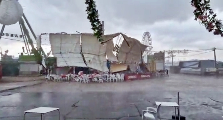 Espectacular imagen del temporal a su paso por la Feria de Cáceres