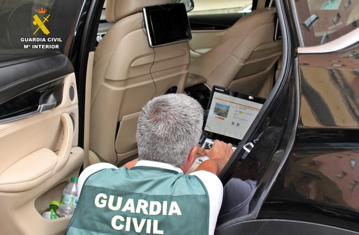 Varios detenidos tras suplantar identidades en el examen del permiso de conducir en Badajoz