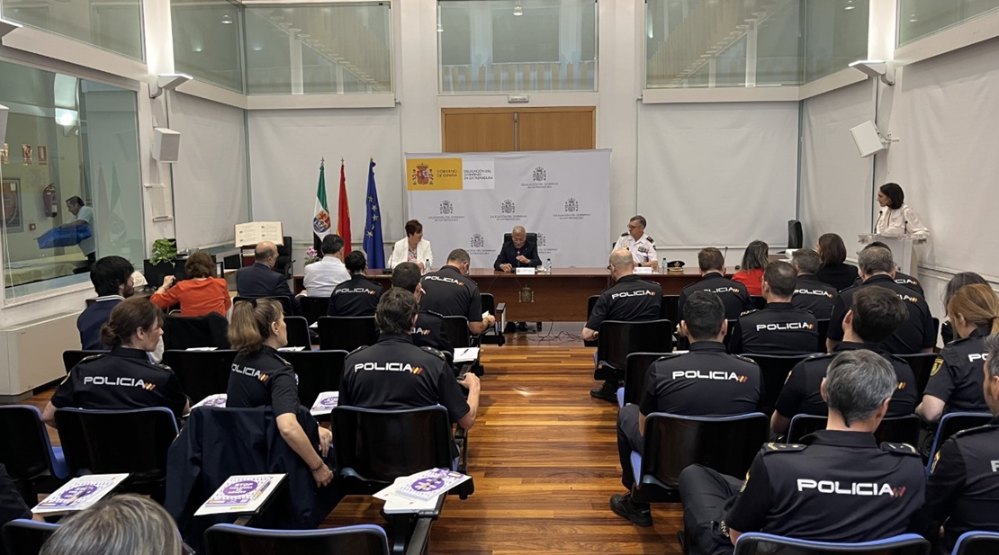 Policías se forman en Badajoz en “Delitos de Trata de Mujeres y Explotación Sexual”