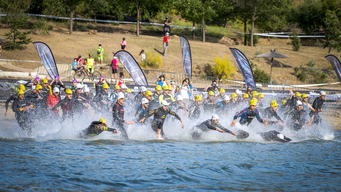 El Anillo acoge el Campeonato de Extremadura de Aguas Abiertas El Anillo acoge el Campeonato de Extremadura de Aguas Abiertas