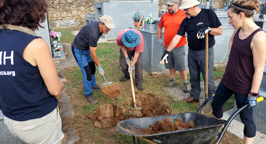 Buscan en un cementerio extremeño los cuerpos de cinco asesinados
