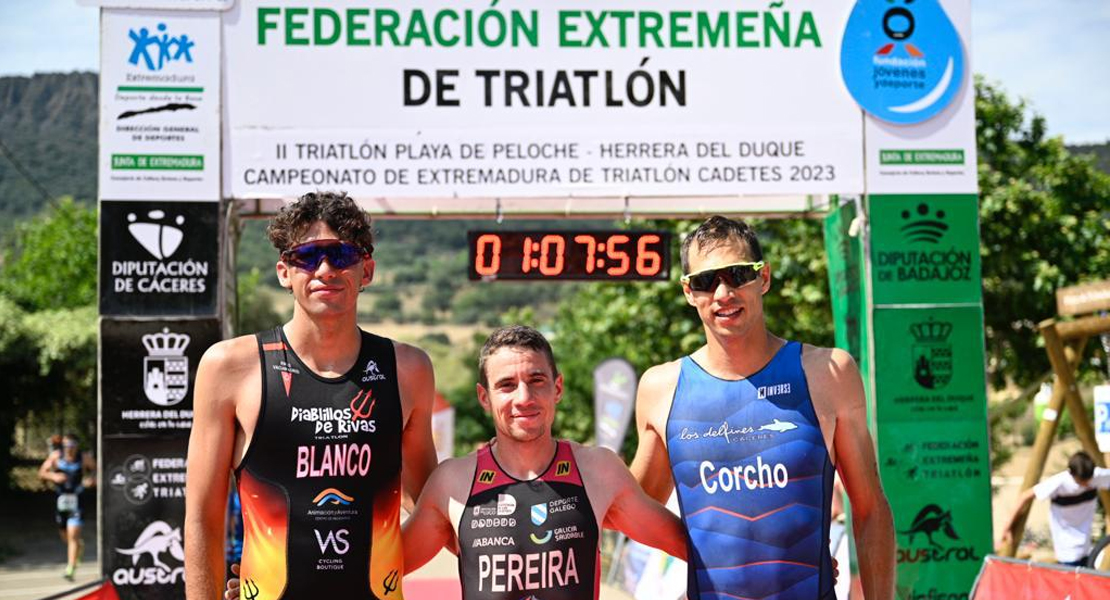 Rubén Pereira y Lucía Vinagre ganan el II Triatlón Playa de Peloche