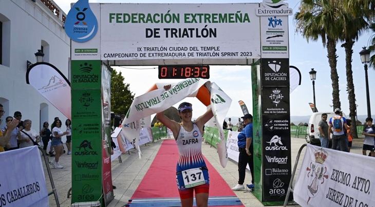 Ander Noain y Miriam Zafra se proclaman campeones de Extremadura de Triatlón Sprint