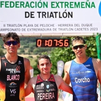 Rubén Pereira y Lucía Vinagre ganan el II Triatlón Playa de Peloche