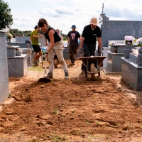 No aparecen los cuerpos que buscaban en un cementerio extremeño