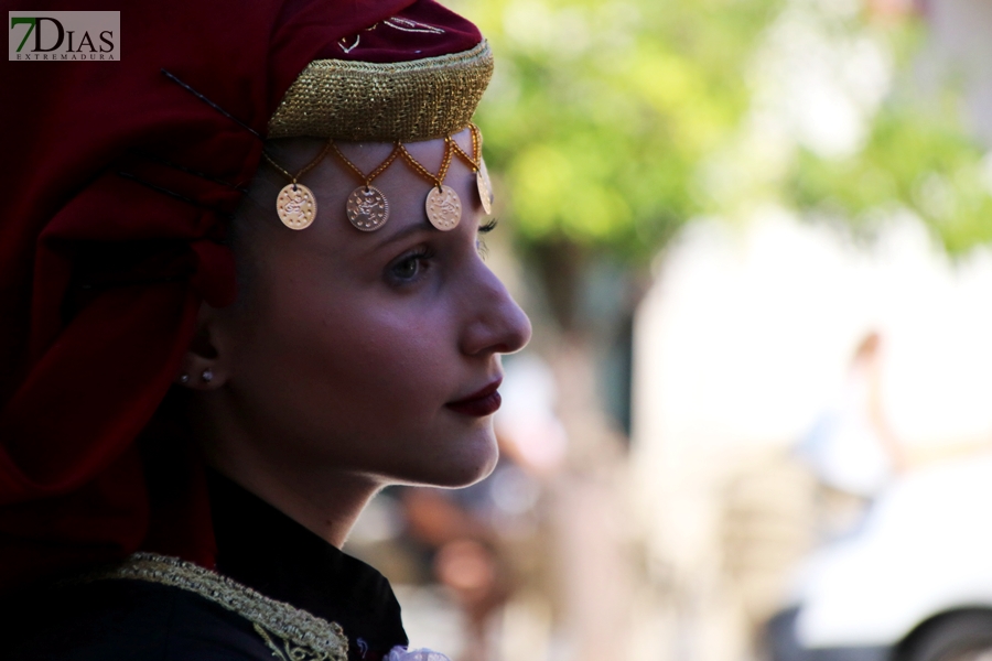 La Plaza de España testigo de la multiculturalidad del folklore