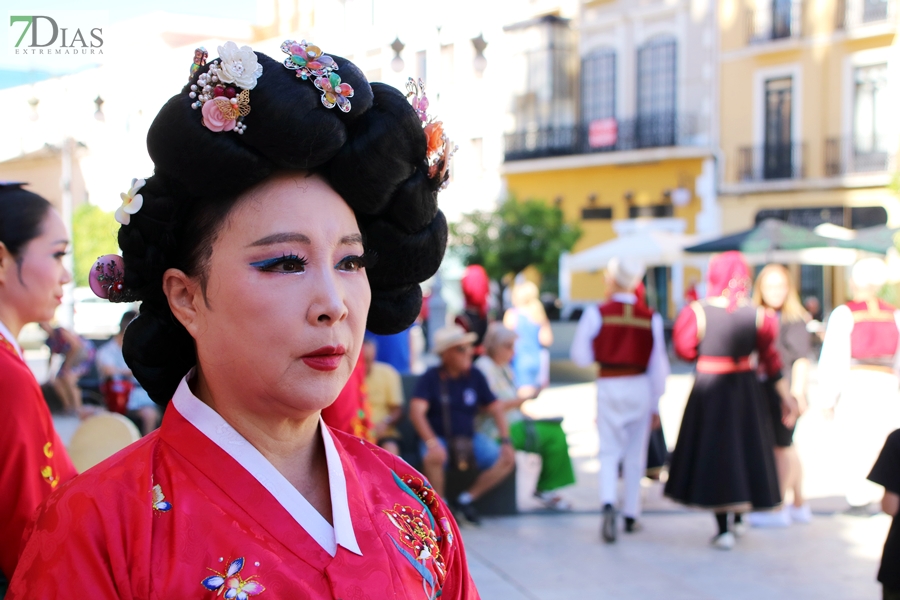 La Plaza de España testigo de la multiculturalidad del folklore