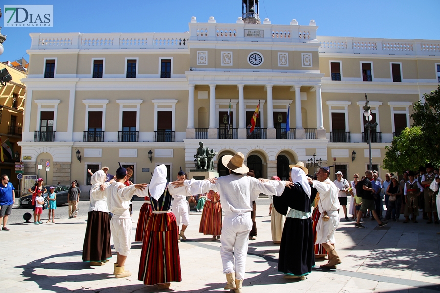 La Plaza de España testigo de la multiculturalidad del folklore