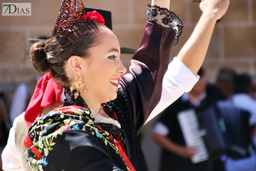 La Plaza de España testigo de la multiculturalidad del folklore