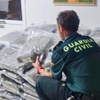 Pillado con 94 kilogramos de cogollos de marihuana tras sufrir un accidente en la A-5