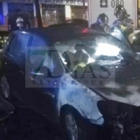 Arde un turismo de madrugada en la avenida Carolina Coronado (BA)