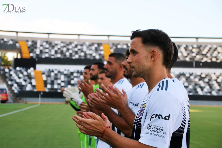 REPOR: El CD Badajoz presenta oficialmente a su equipo frente a la afición