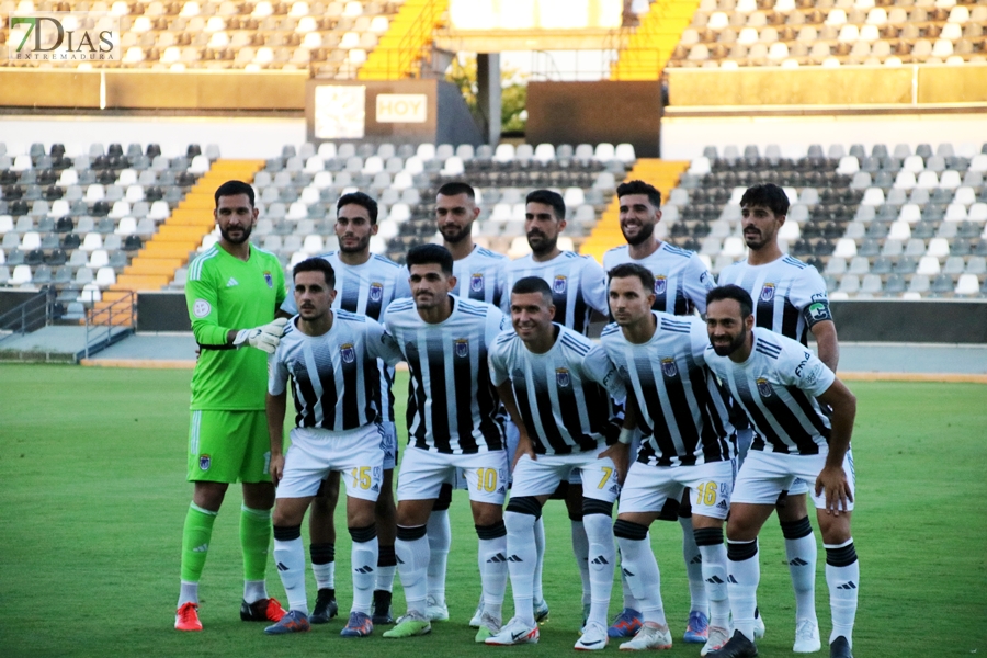 REPOR: El CD Badajoz presenta oficialmente a su equipo frente a la afición