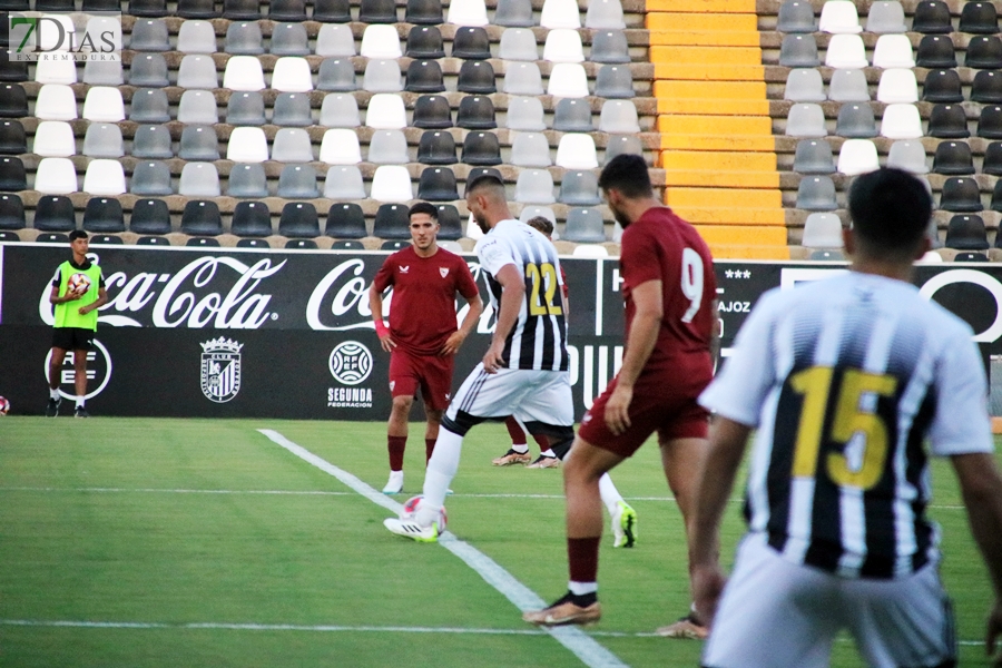 REPOR: El CD Badajoz presenta oficialmente a su equipo frente a la afición