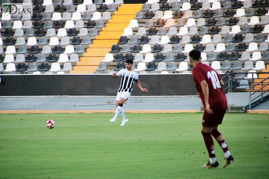 REPOR: El CD Badajoz presenta oficialmente a su equipo frente a la afición