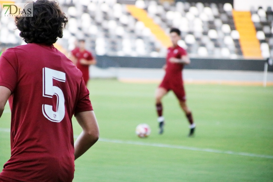 REPOR: El CD Badajoz presenta oficialmente a su equipo frente a la afición