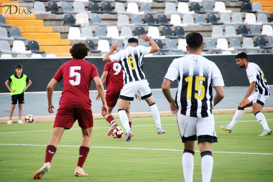 REPOR: El CD Badajoz presenta oficialmente a su equipo frente a la afición