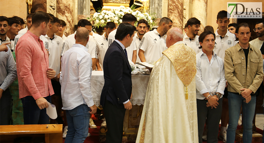 El CD Badajoz pide ayuda a la Virgen de la Soledad