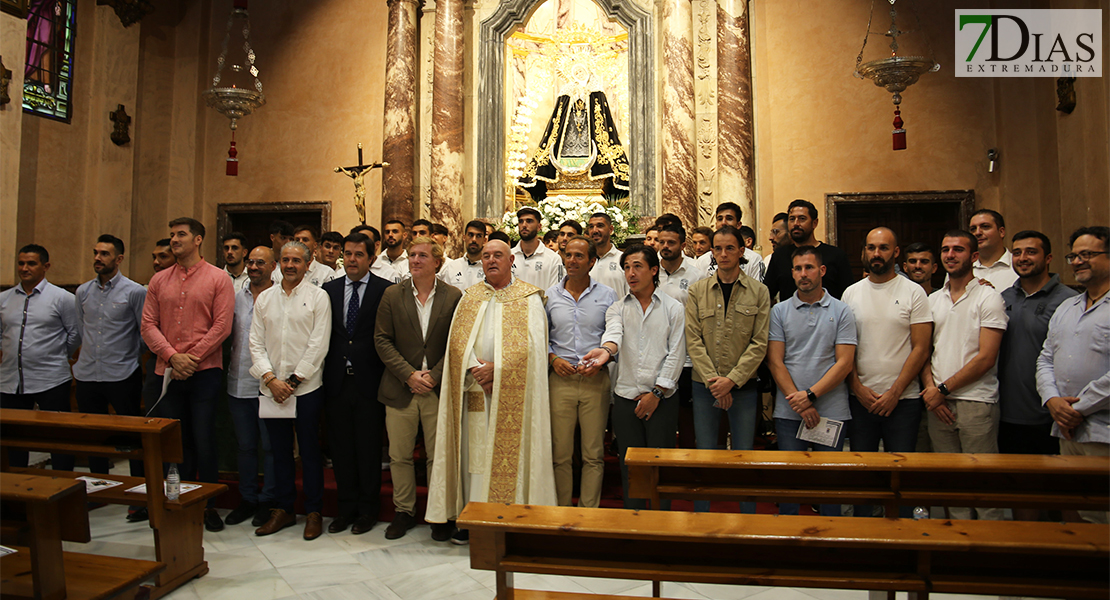 El CD Badajoz pide ayuda a la Virgen de la Soledad