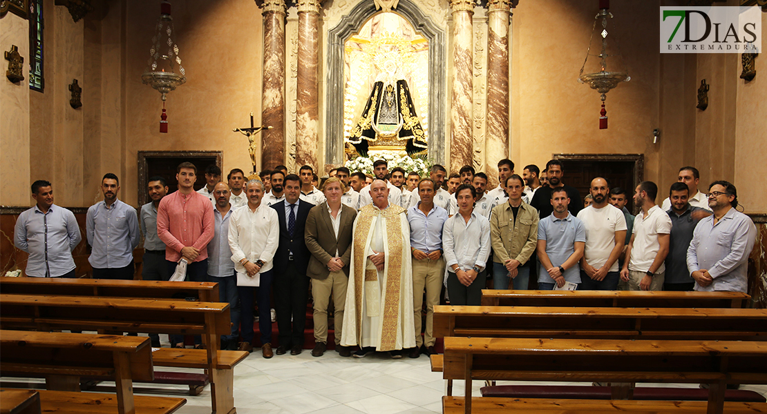 El CD Badajoz pide ayuda a la Virgen de la Soledad