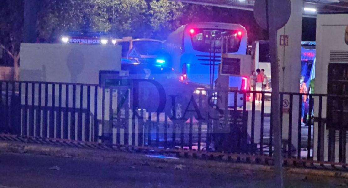 Excarcelan a un hombre tras accidentarse dentro de un autobús en la estación de autobuses de Badajoz