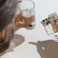 La Unión de Consumidores en Extremadura alerta de la venta ilegal de medicamentos en la red