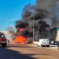 Movilizado todo el parque de Bomberos de Badajoz por un incendio en El Nevero