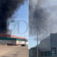 Incendio en una planta de reciclaje en Lobón