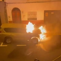 Detenidos dos jóvenes que quemaron el coche de un guardia civil