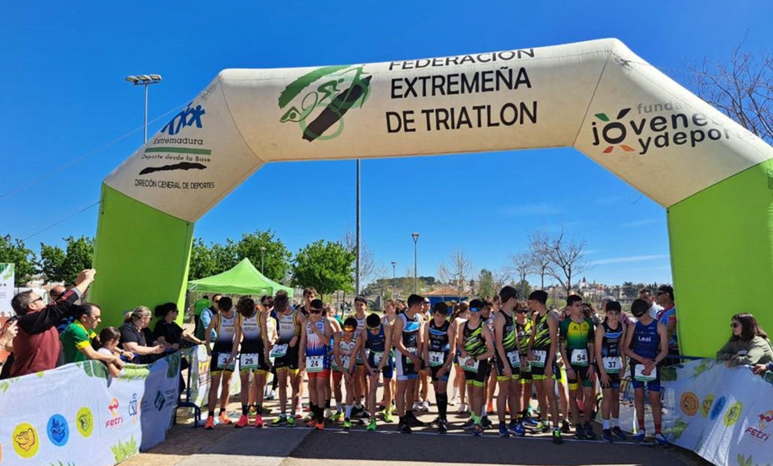 Más de 50 extremeños participarán en el Campeonato de España de Triatlón Sprint
