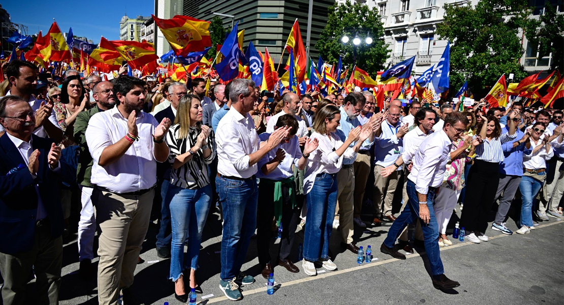 Un millar de extremeños en el acto contra la amnistía en Madrid