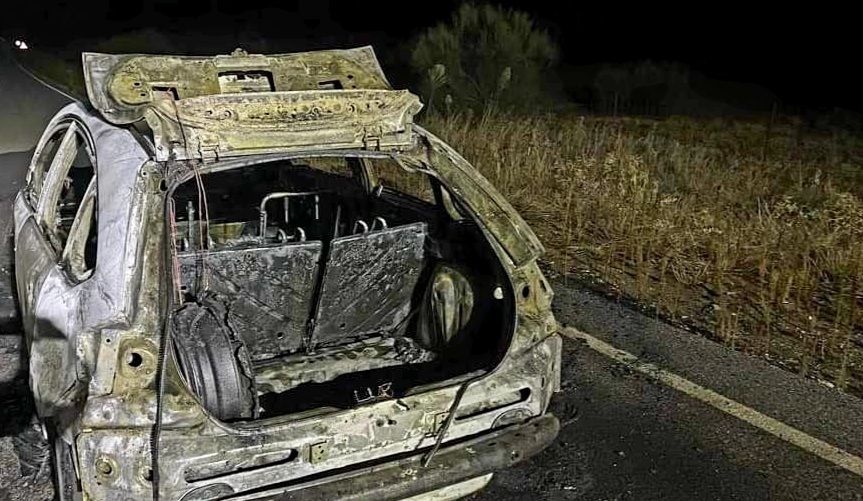 Sale ardiendo un vehículo en la BA-032 (BA)