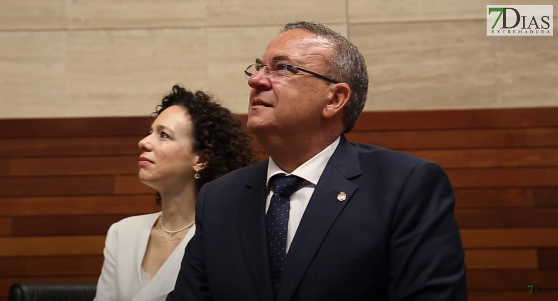 Monago abandona la Asamblea de Extremadura